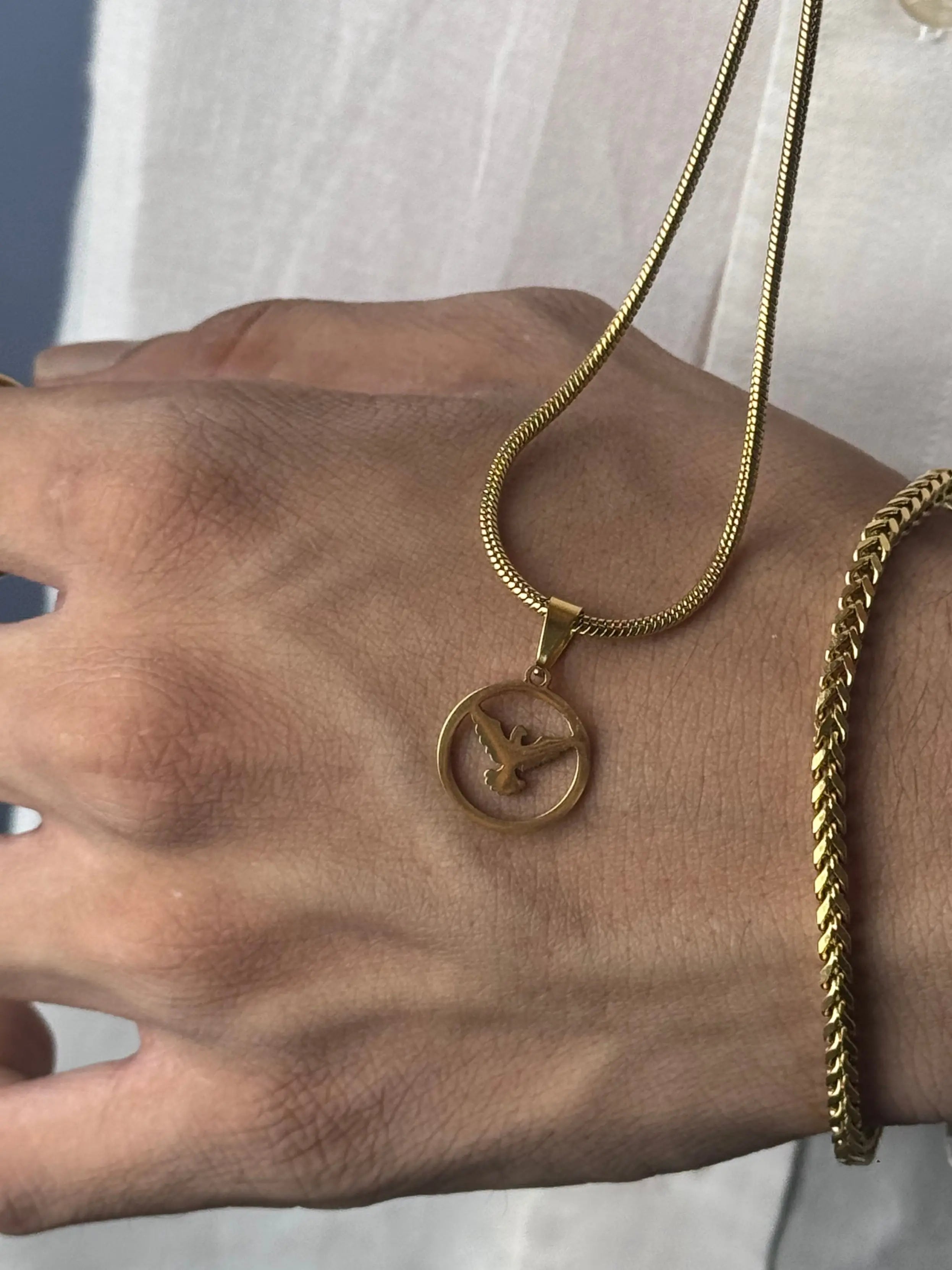 Aero Pendant Gold
